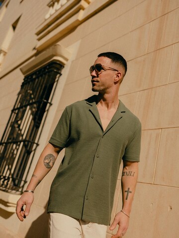 Coupe regular Chemise 'Leon' DAN FOX APPAREL en vert