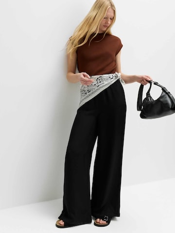 Marks & Spencer Wide leg Trousers in Black: front