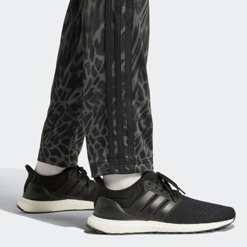 ADIDAS SPORTSWEAR Облекло за трениране 'Essentials' в черно