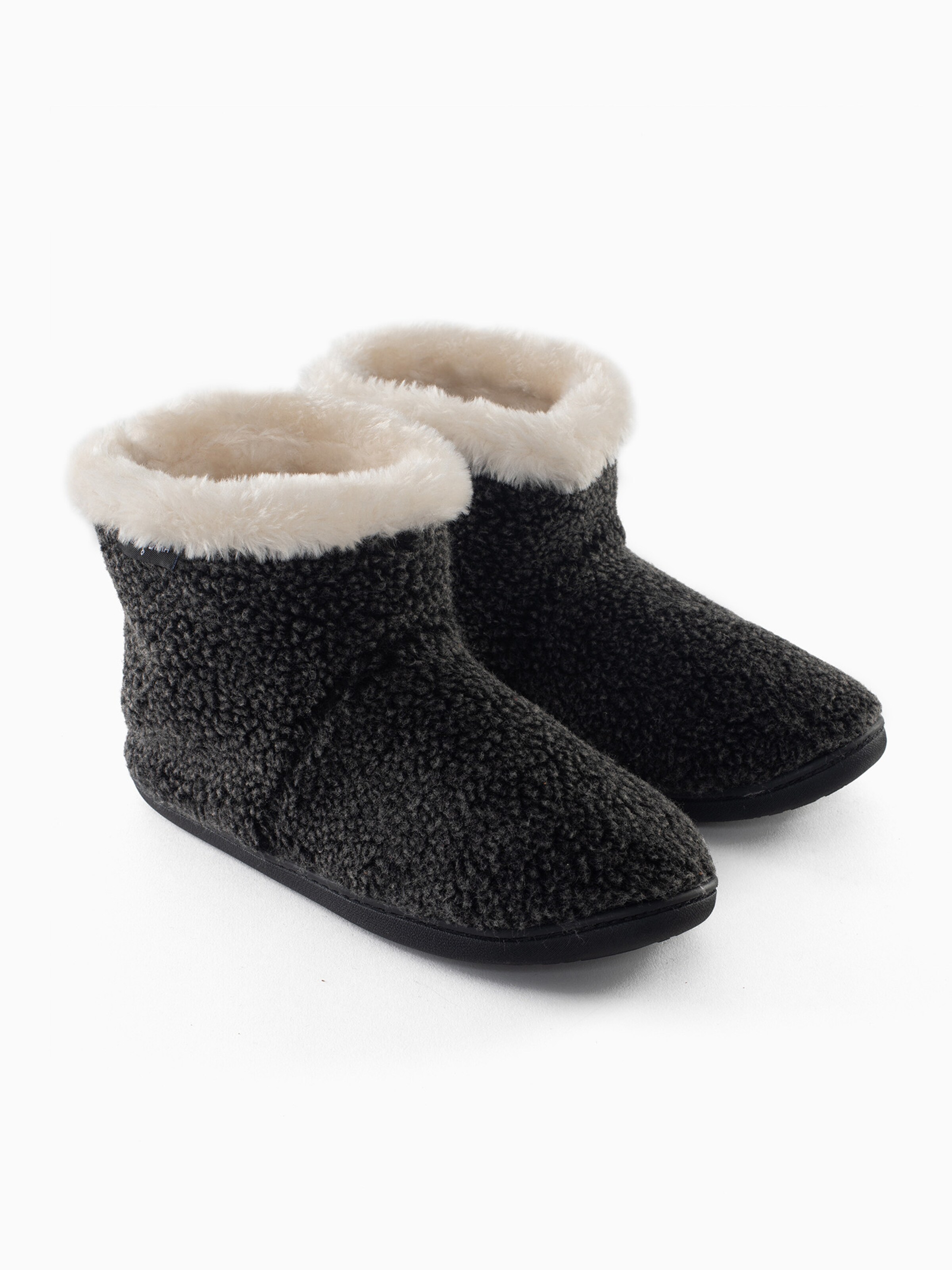 Botine 'Betty' de la Minnetonka pe gri