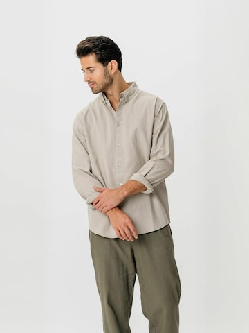 Coupe regular Chemise ' Linen Blend ' TEESHOPPEN en beige : devant