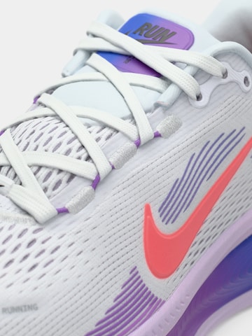 NIKE Běžecká obuv 'VOMERO 18' – bílá
