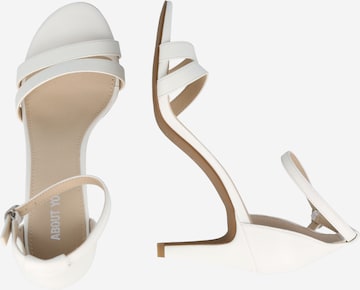 ABOUT YOU - Sandalias 'ARIANA' en blanco