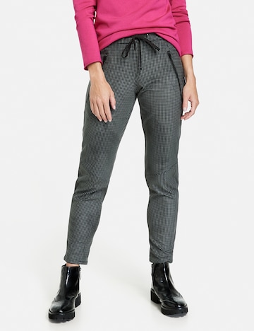 GERRY WEBER Regular Broek in Grijs: voorkant