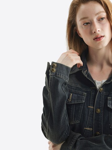 TorWeit Between-Season Jacket 'Fitted Denim Jacket' in Blue