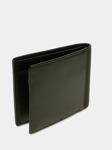 GUESS Wallet 'Berna' in Green