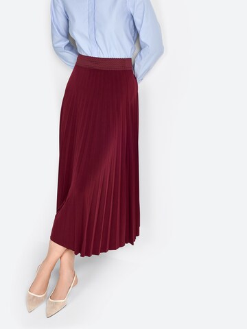 Rich & Royal Skirt in Red: front
