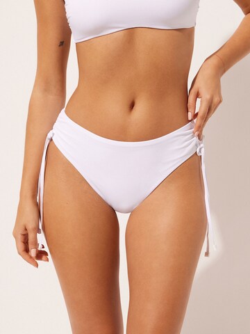 CALZEDONIA Bikini Bottoms 'INDONESIA' in White