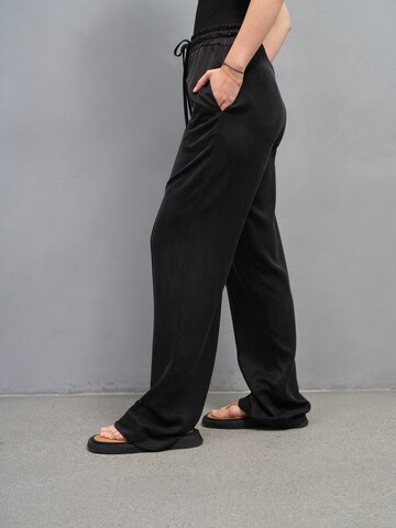 Wide Leg Pantalon 'Johanna' A LOT LESS en noir