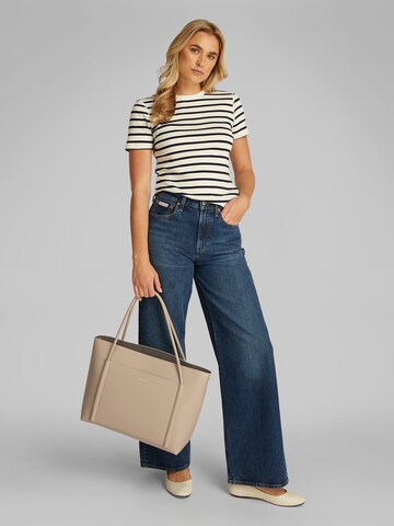 Calvin Klein Shopper 'LINN' in Braun