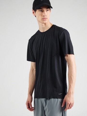 NIKE Функционална тениска в черно: отпред