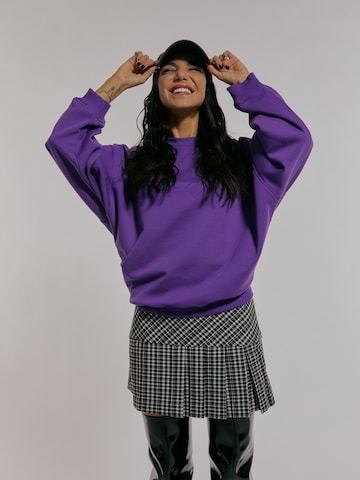 ABOUT YOU x Chiara Biasi Sweatshirt 'Costia' in Purple: front