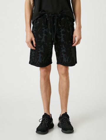 Koton Regular Shorts in Schwarz: Vorderseite