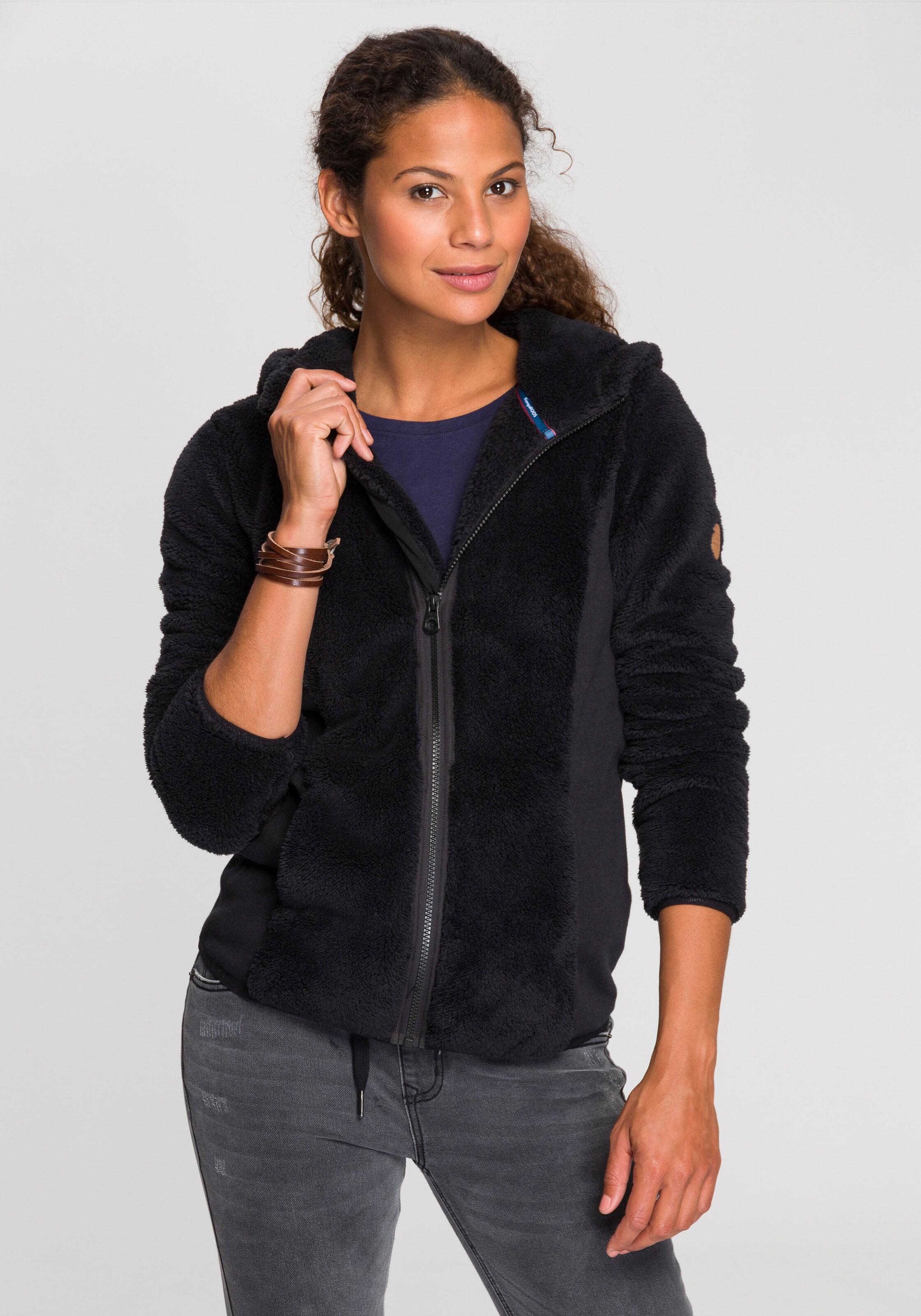 Frauen Große Größen KangaROOS Kapuzenplüschjacke in Schwarz - FI39917 Frauen Große Größen KangaROOS Kapuzenplüschjacke in Schwarz - FI39917