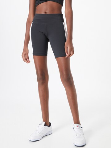 Reebok Skinny Sportshorts in Schwarz: predná strana