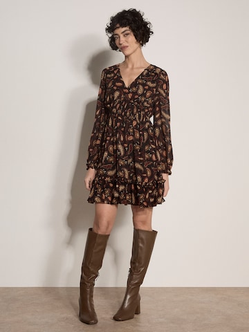 Apricot Kleid in Schwarz: Vorderseite