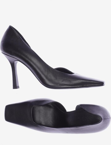 COS Pumps 40 in Schwarz: predná strana