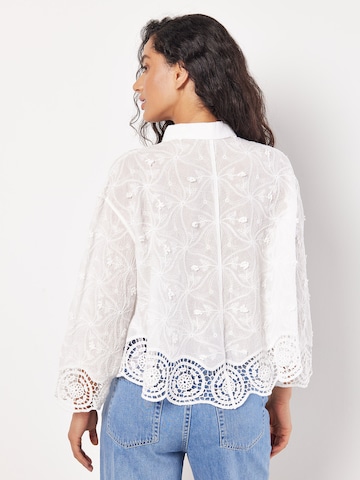 Chemisier ' ' Apricot en blanc