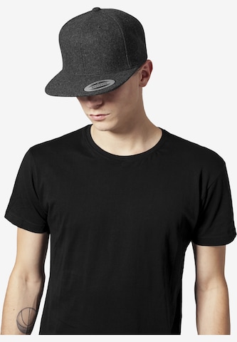 Cappello da baseball 'Melton Wool' di Flexfit in nero: frontale