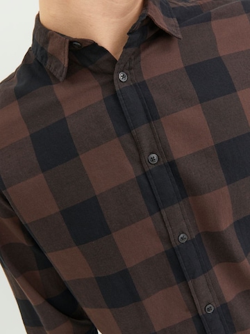 JACK & JONES Slim Fit Skjorte 'Gingham ' i brun