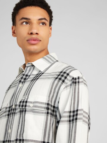 Coupe regular Chemise WRANGLER en blanc