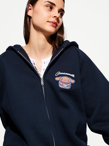 Veste de survêtement Bershka en bleu