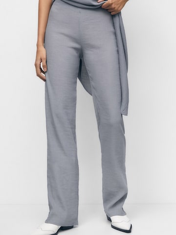 Pull&Bear Regular Pants in Grey: front