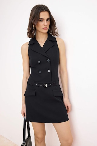 Robe-chemise Trendyol en noir : devant