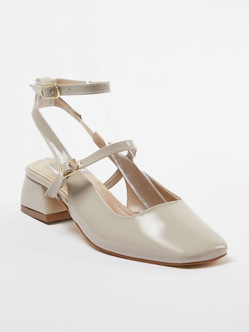 Trendyol Pumps in Beige: front
