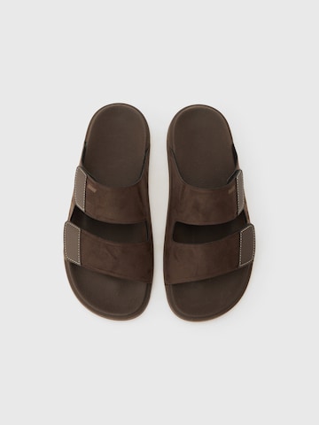 HUGO - Sapato aberto 'Evander' em castanho