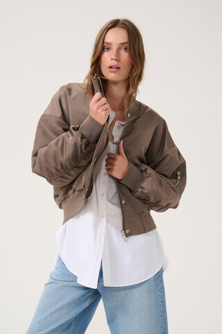 My Essential Wardrobe Tussenjas 'Helga' in Bruin: voorkant