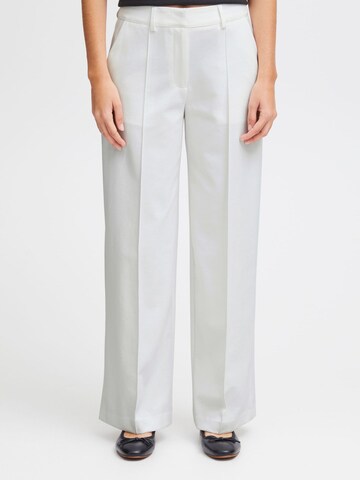 Wide leg Pantaloni con piega frontale 'KATE' di ICHI in bianco: frontale