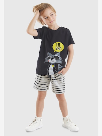 Set 'CFF-23Y1-029' di Denokids in nero: frontale
