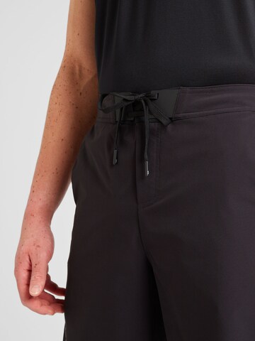 On Regular Sportshorts in Schwarz