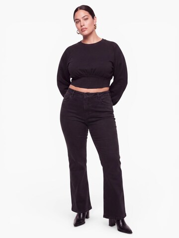 CITA MAASS Flared Jeans i svart: framsida