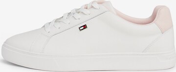 Baskets basses TOMMY HILFIGER en blanc : devant