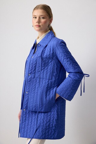 Touche Prive Tussenjas in Blauw