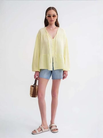T-shirt 'Hemden' MixRay en jaune : devant