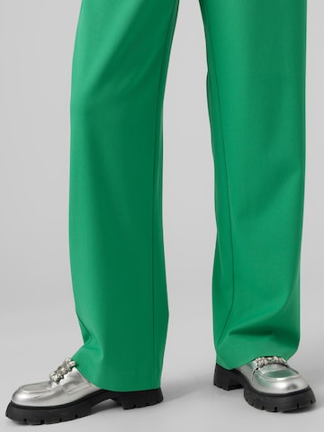 VERO MODA tavaline Püksid 'LIS COOKIE', värv roheline