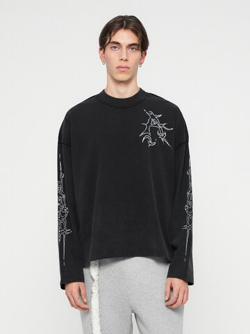 Atelier de roupa Тениска в черно: отпред