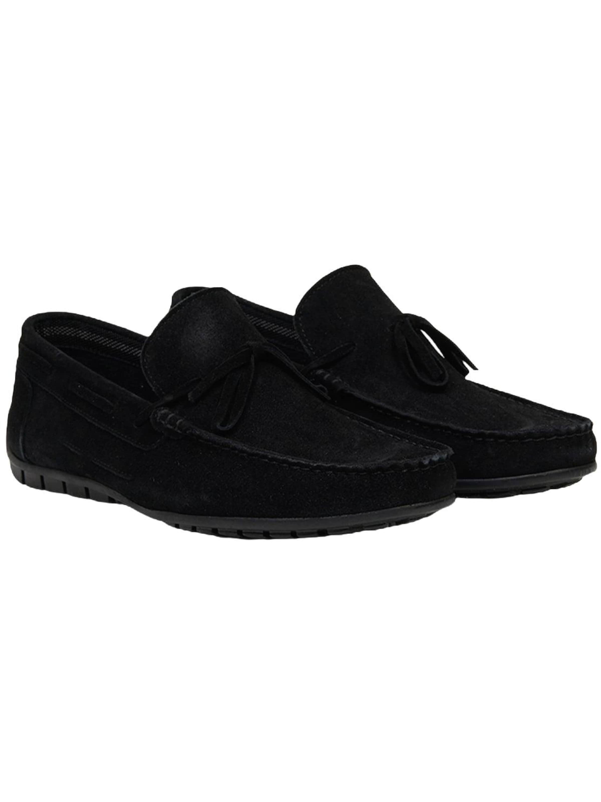 Desa Moccasins in Black