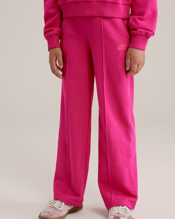 WE Fashion Regular Trousers in Pink: front