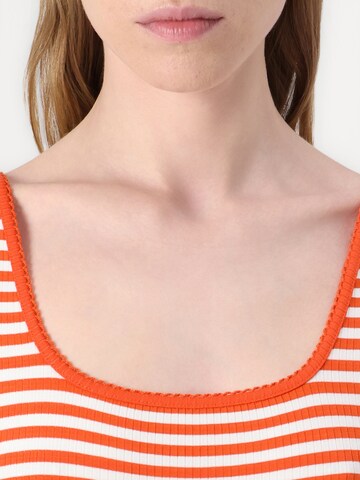 Top de la TOMMY HILFIGER pe bej