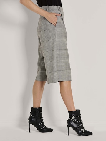 Regular Pantalon à pince 'Bermuda' MADELEINE en gris