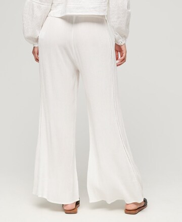 Wide Leg Pantalon Superdry en blanc