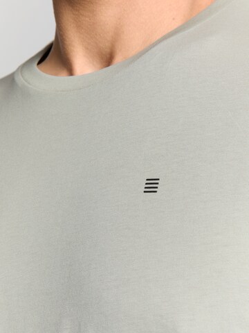 No Excess T-Shirt in Grün