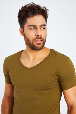 Leif Nelson T-Shirt V-Ausschnitt in Grün
