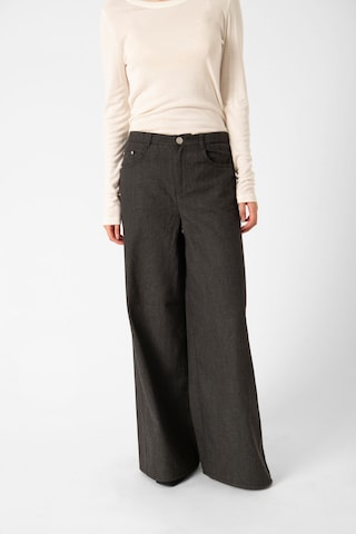 SOAKED IN LUXURY Loosefit Jeans 'SLKesja' in Zwart: voorkant