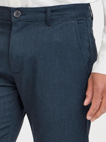 Coupe slim Pantalon chino 'Frederic' !Solid en bleu
