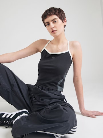 Top di ADIDAS ORIGINALS in nero: frontale